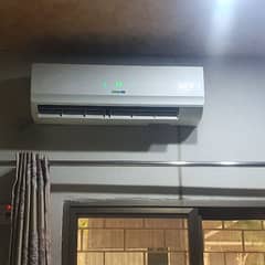 1 ton green air Ac for sale in working condition