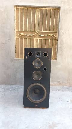 speaker with dabba good sound base