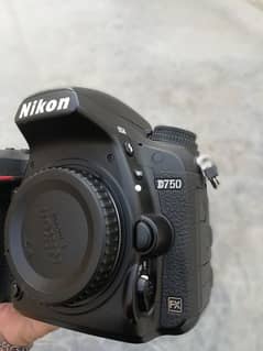 Nikon D750 DSLR with Nikon 85mm 1.8 G lens