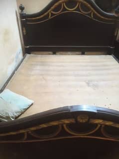double bed for sale pics ma condition daikh skty hain urgent sale