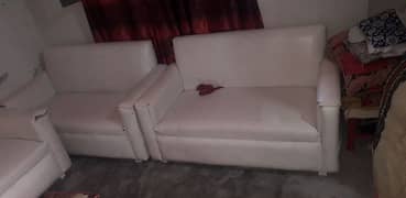 2 medium sofay, 1 large sofa or ek table hai