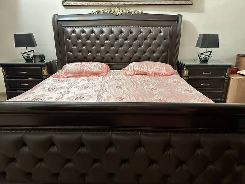 bed / double bed / king size bed / wooden bed / bed set / bedroom set 1
