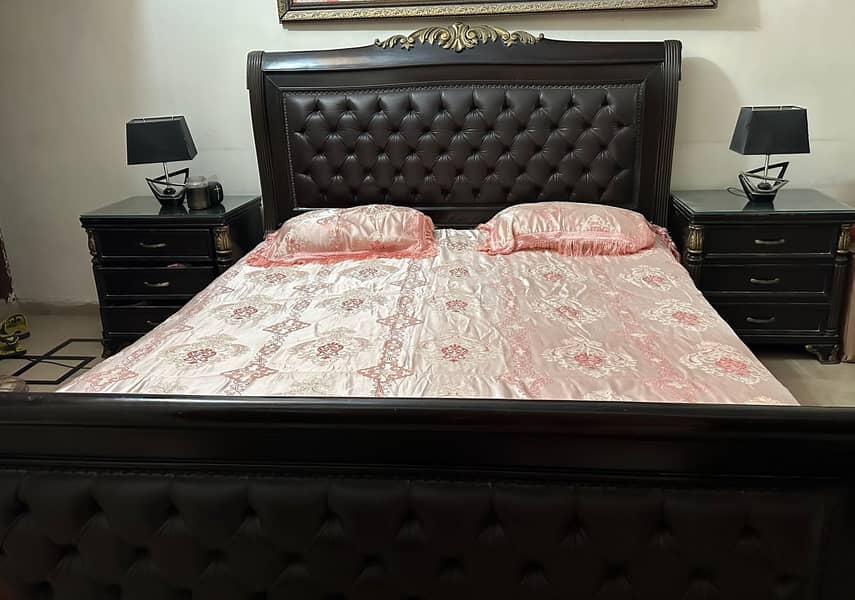 bed / double bed / king size bed / wooden bed / bed set / bedroom set 2