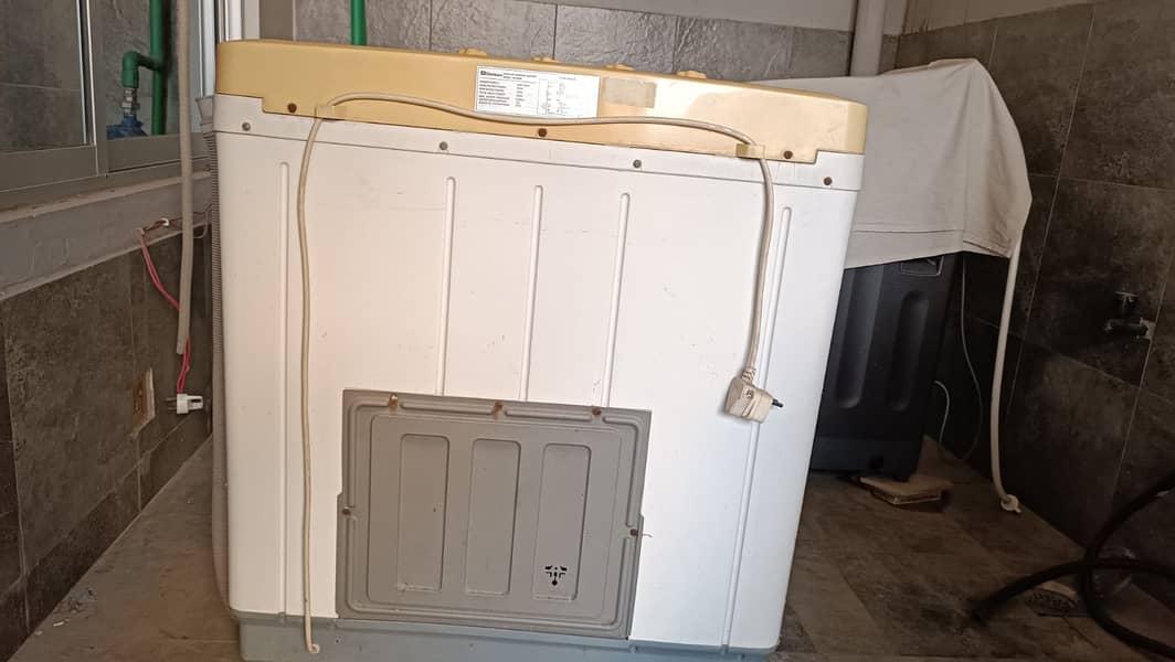 Dawlence Washing Machine plus Dryer in Lahore 9