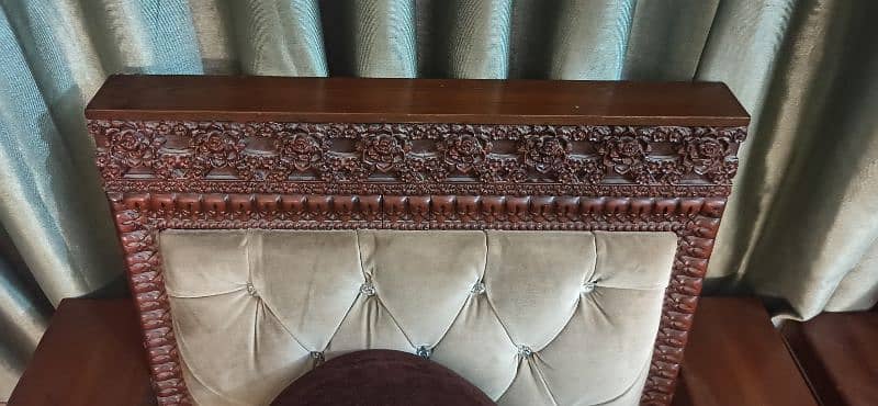 5 Seater Sofa Set for sale with carvings. 4