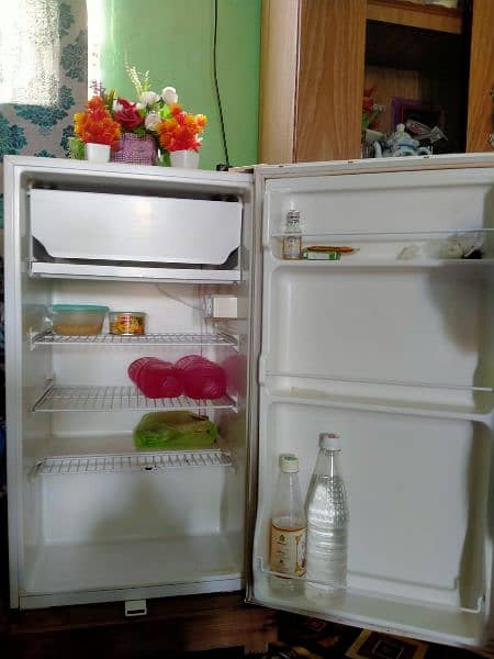 Haier HR-136WL Refrigerator 3