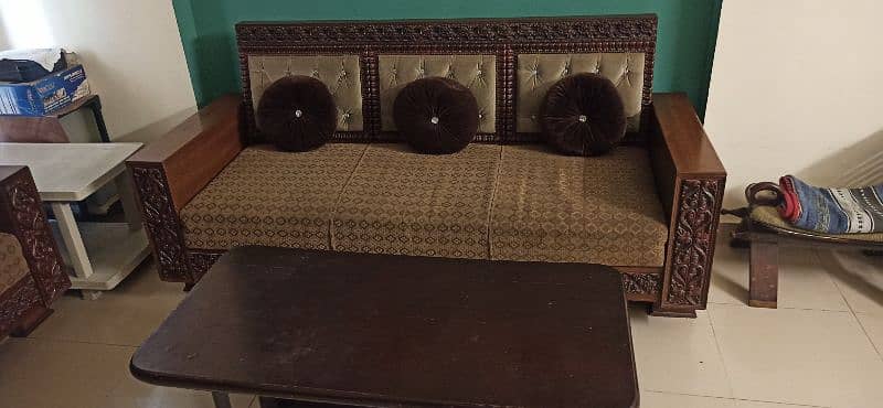 5 Seater Sofa Set for sale with carvings. 1