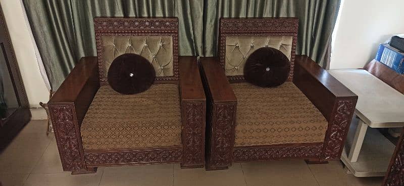 5 Seater Sofa Set for sale with carvings. 2