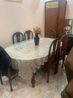 Dining table for sale in very good condition