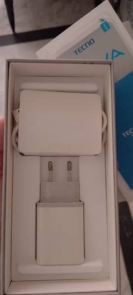 Tecno Pova 6/128 with original box and charger 8