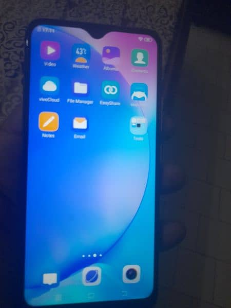 A Vivo Mobile phone Y17  8 GB /  256 GB. 1