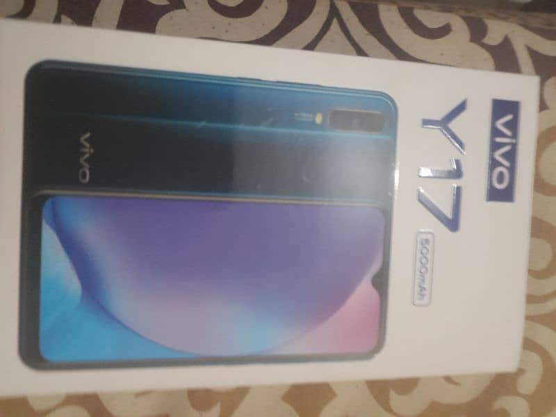 A Vivo Mobile phone Y17  8 GB /  256 GB. 5