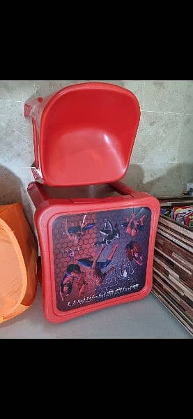 Spiderman table and chair 0