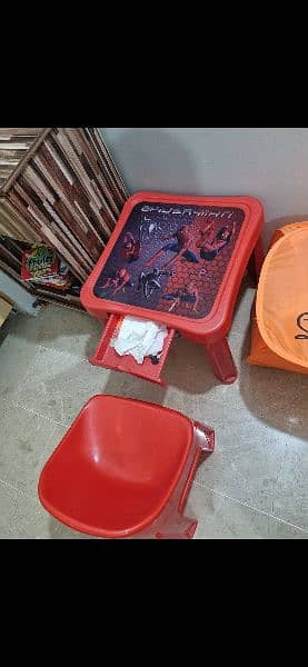 Spiderman table and chair 1