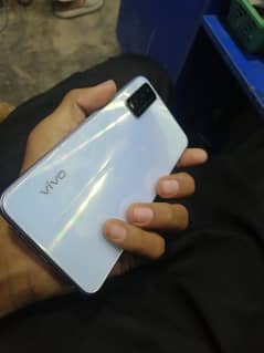 vivo y20 4gb 64 gb only charger sath ha