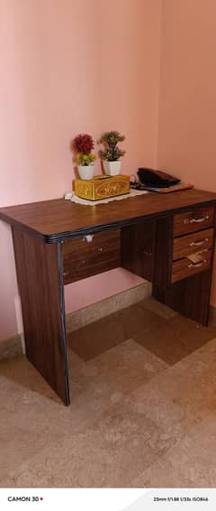 selling new study table or laptop table