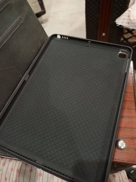 Apple Ipad Air 1 with Book Cover 10