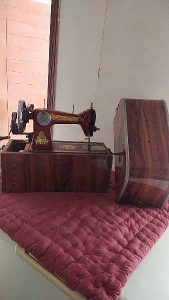 condition 10/9 sewing machine with wood cover 1