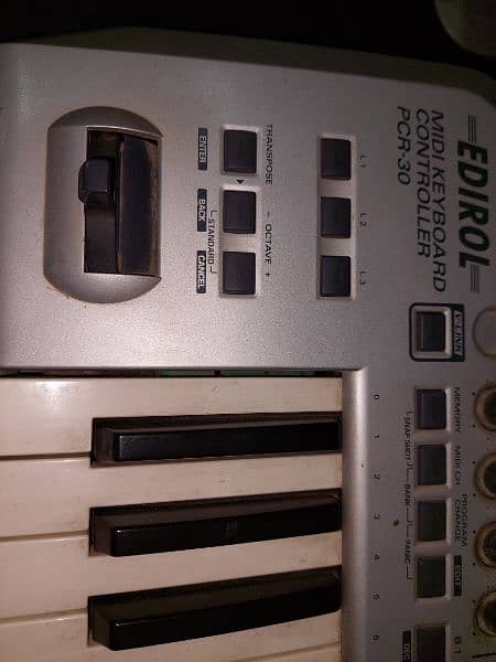 Edirol PCR30 32-Key USB MIDI Keyboard Controller 4