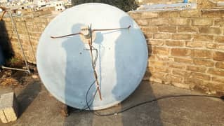 Dish Antenna with 2 receivers, C-band & Q-band LNB.