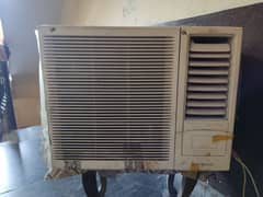Kenwood Window AC 0.75 Ton In good Condition with Stand