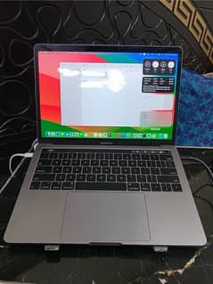 MacBook Pro 2018 13 inch i7 16/256Gb Touch Bar