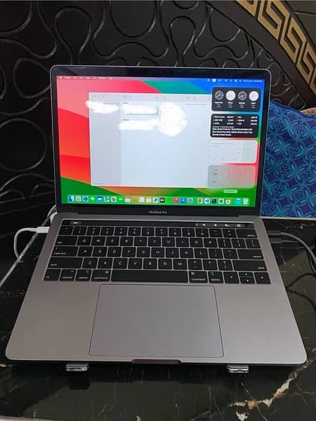 MacBook Pro 2018 13 inch i7 16/256Gb Touch Bar 0