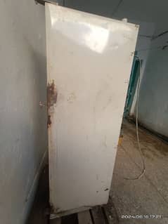 wanna sell fridge and minute issue is in compressor with doors.