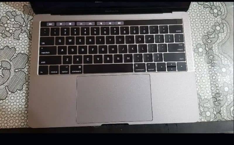 Macbook Pro Core i7 With Touch Bar Condition 9/10 4