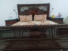 almost new King size bed gujrat say buy kia hai glass polish