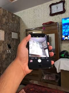 AOA I’m selling My New Phone IPhone 7 Plus 128 Gb like New Condition