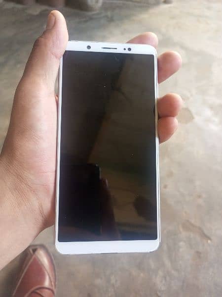 Vivo v 7plus 4gb ram 64 memory 1