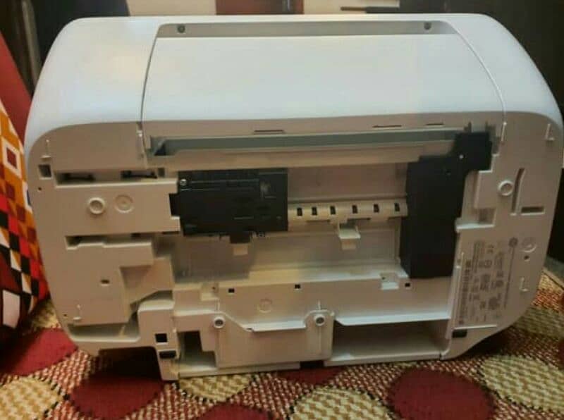 HP deskjet Slightly Used Look like New 4