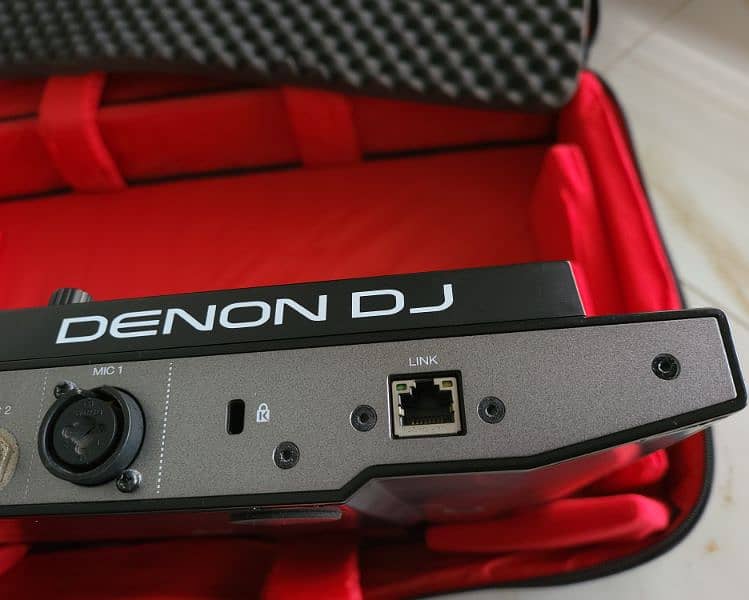 Denon DJ MCX 8000 4-Channel Standalone DJ Player & DJ Controller 3