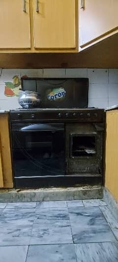 5-Burnels Cooking Range in Good Condition.