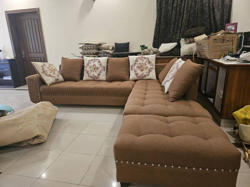 Used in excellent condition L shape sofa set. 1