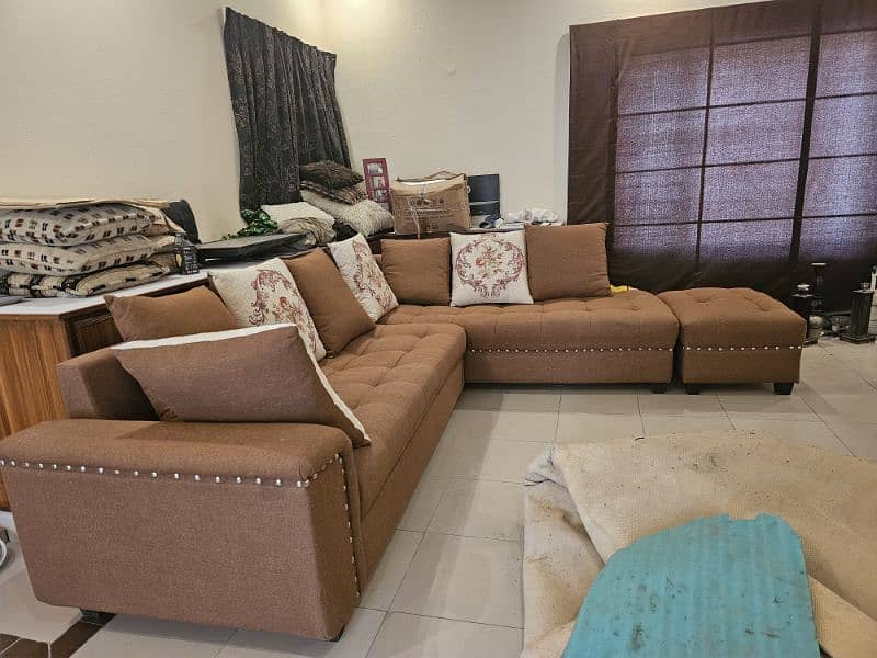 Used in excellent condition L shape sofa set. 2