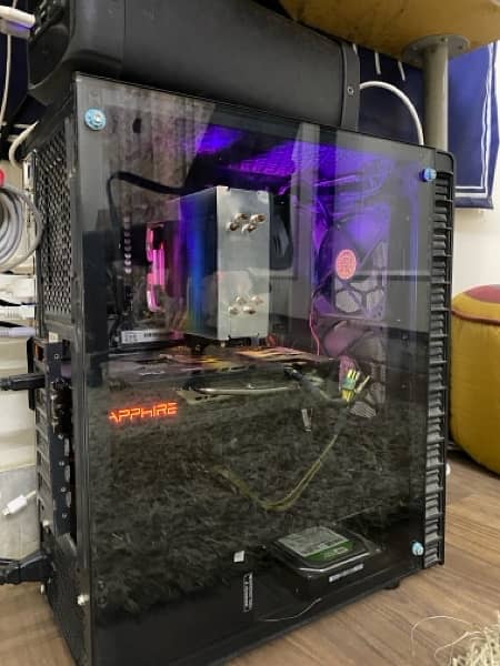 High-Performance Gaming PC with 5600XT & Ryzen 5 3600 4