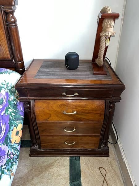 SOLID WOOD BED SET WITH DRESSER AND DRESSING TABLE 8