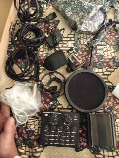 bm 800 microphone with external battery 4