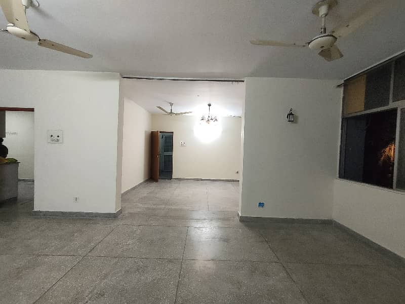 10-Marla 03-Bedroom's Flat Available For Rent in Askari 1 Lahore Cantt. 4