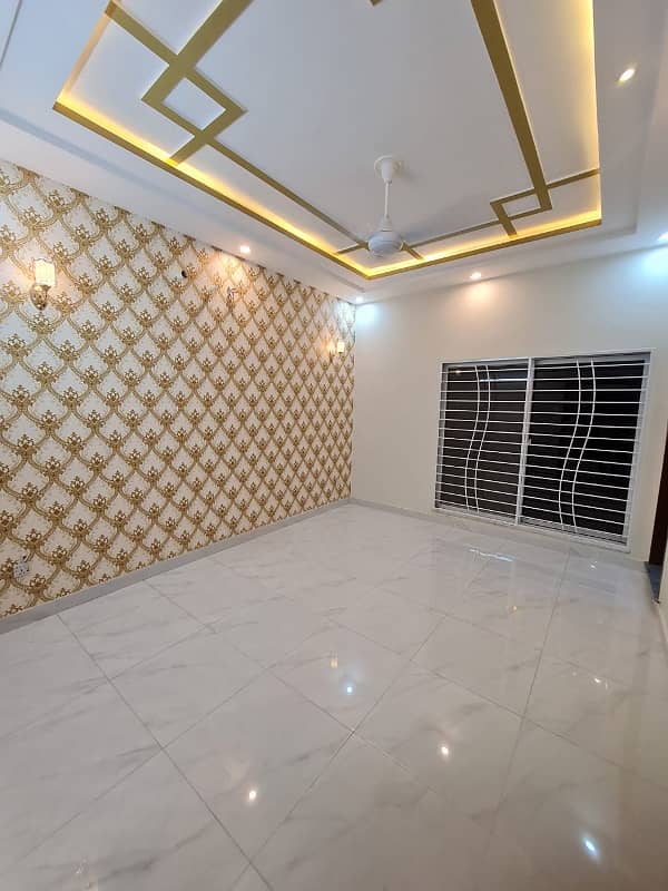 Luxurious 10 Marla Brand New House for Sale in Iqbal Block, Sector E, Bahria Town Lahore 1