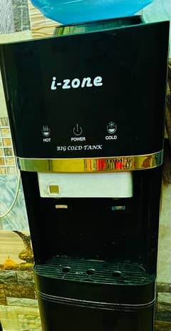 working izone Dispenser with chilled cool water