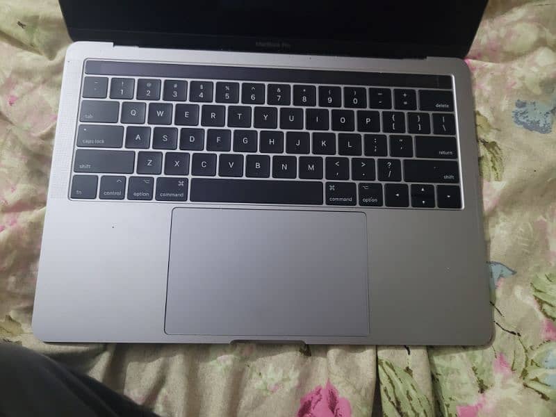 MacBook Pro 2017 TouchBar n Touch id 4