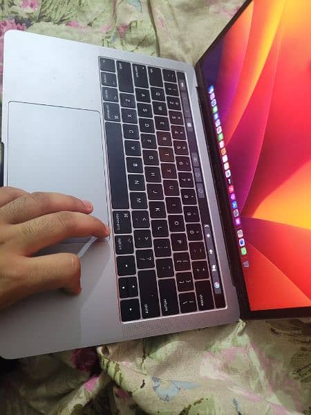 MacBook Pro 2017 TouchBar n Touch id 12