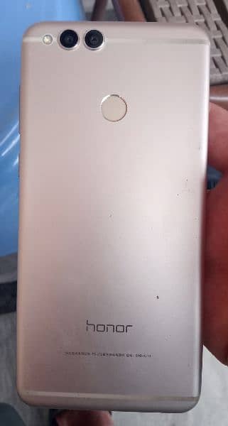 I am selling honor mobile  phone 1