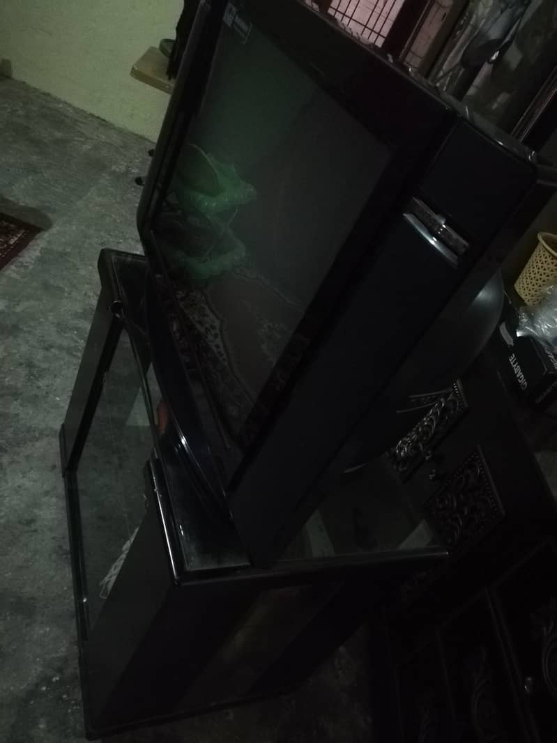 LG SLIM TV. SLIM TELEVISION with tv trolley 1