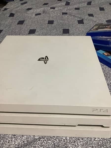 Ps4 pro 1tb full fresh condition with games and box not repaired 10/10 2