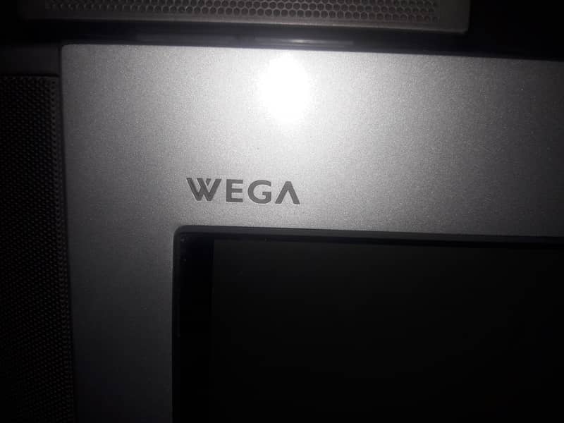 Sony Wega TV with 5 Speakers system 4