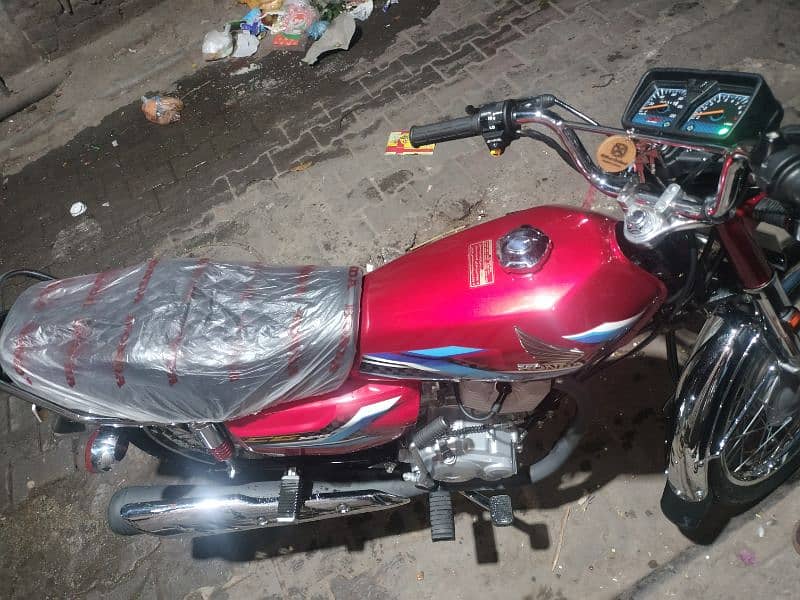 Honda 125 new condition numbr lga hai 320 chala all new hai 11